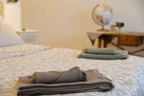 Immagini con coperte sul letto
